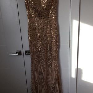 Gold sheath/column V neck evening dress  off the shoulder style size medium